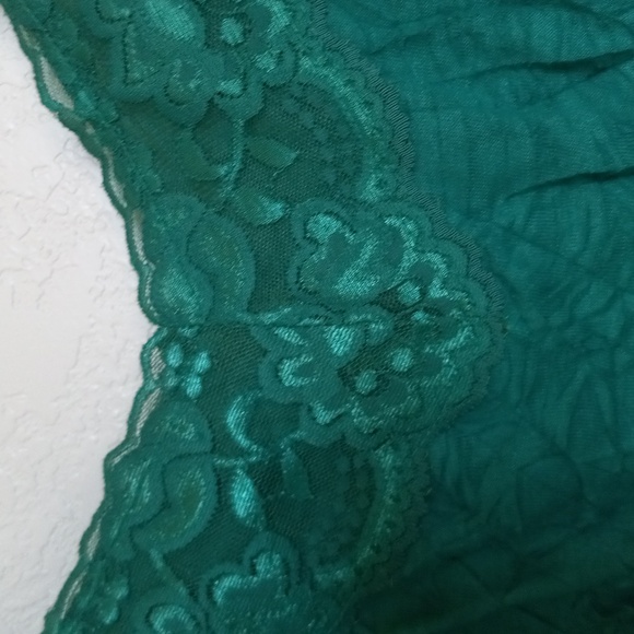 Maunces summer top emerald green Poly krinkly fabric w/ lace . hip length L - Picture 3 of 6